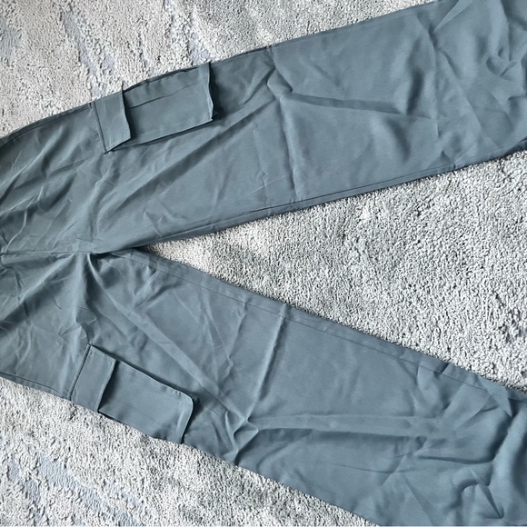 Grey cargos with flap pockets - Picture 2 of 2